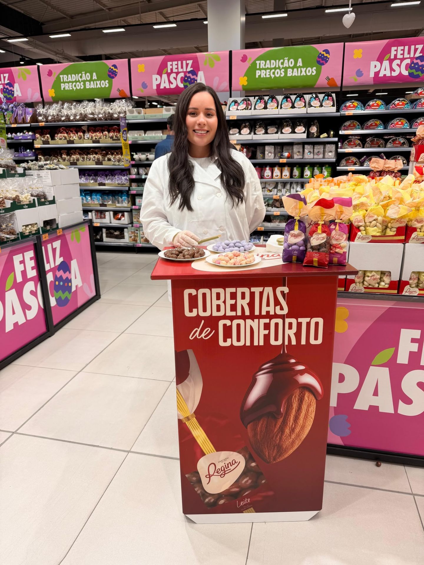 Ativação Chocolate Regina em supermercado - Feliz Páscoa